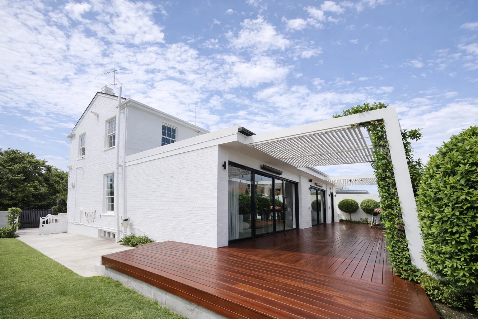 Caulfield South White Brick Decking