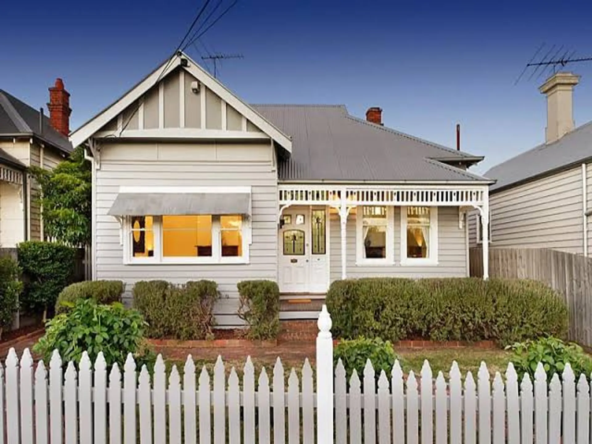 Cover for Top Professional House Painters Melbourne – Quality Service